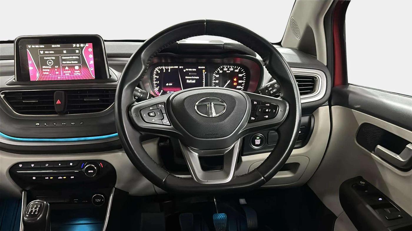 2023 Tata ALTROZ  XZ PLUS (S) , Diesel, Manual, 29,116 km, Steering Wheel Close Up