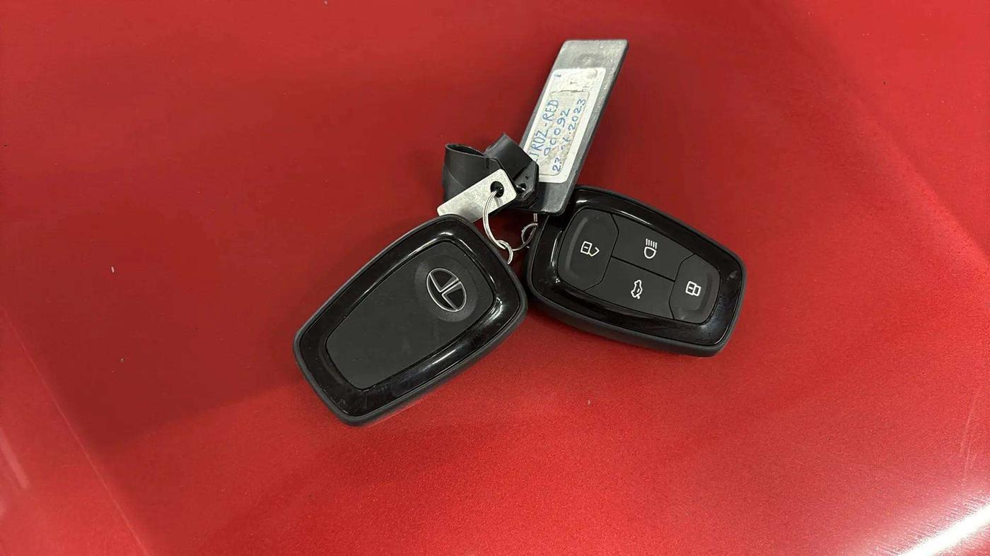 2023 Tata ALTROZ  XZ PLUS (S) , Diesel, Manual, 29,116 km, Key Close Up