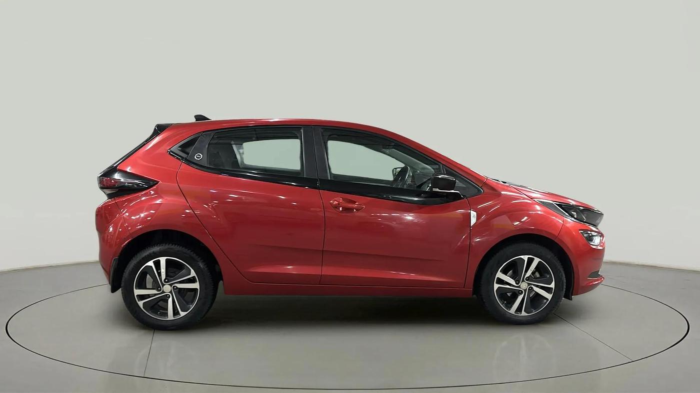 2023 Tata ALTROZ  XZ PLUS (S) , Diesel, Manual, 29,116 km, Right Side View