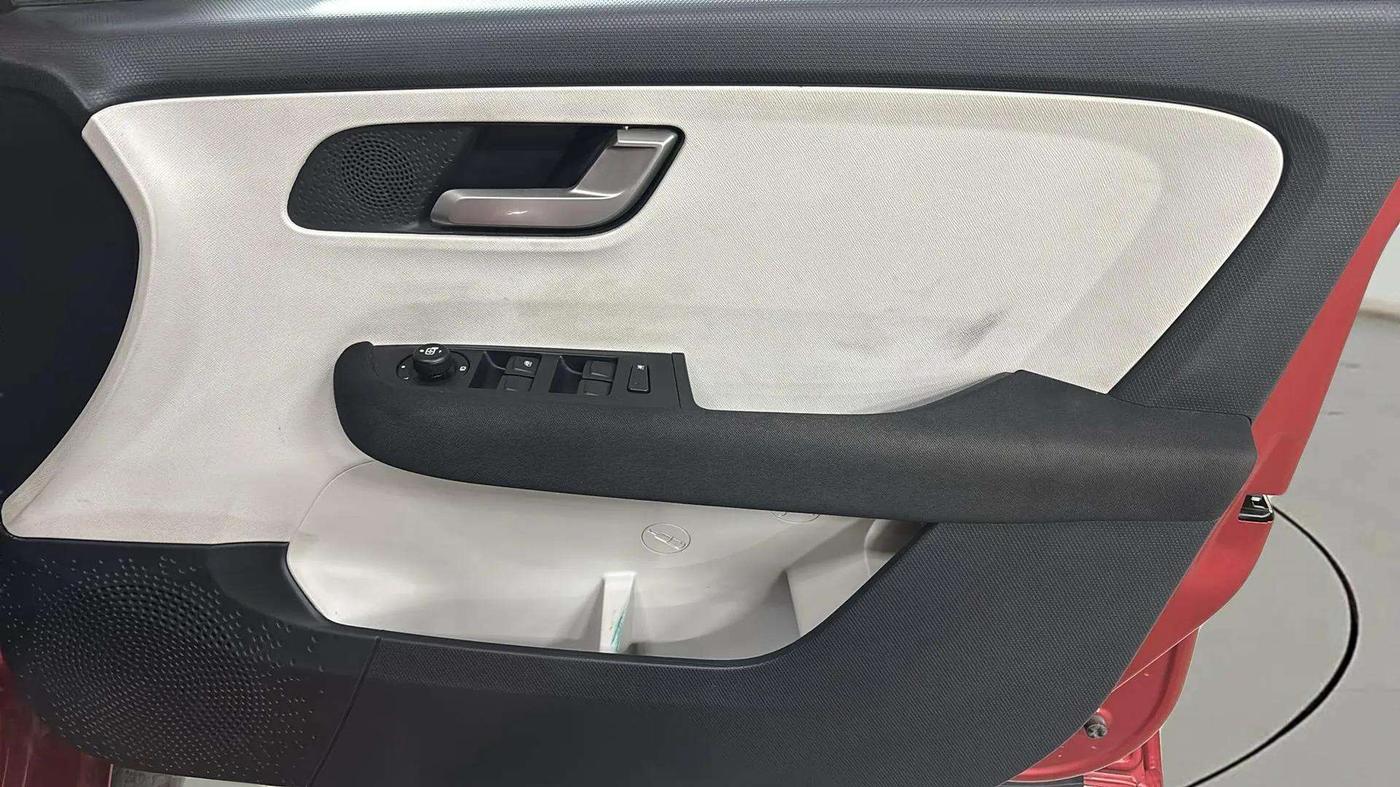 2023 Tata ALTROZ  XZ PLUS (S) , Diesel, Manual, 29,116 km, Driver Side Door Panels Control
