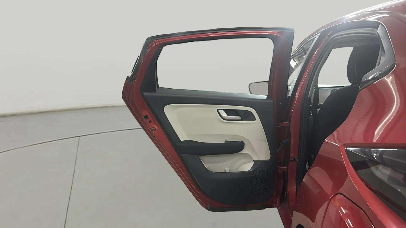 2023 Tata ALTROZ  XZ PLUS (S) , Diesel, Manual, 29,116 km, LHS Rear Door