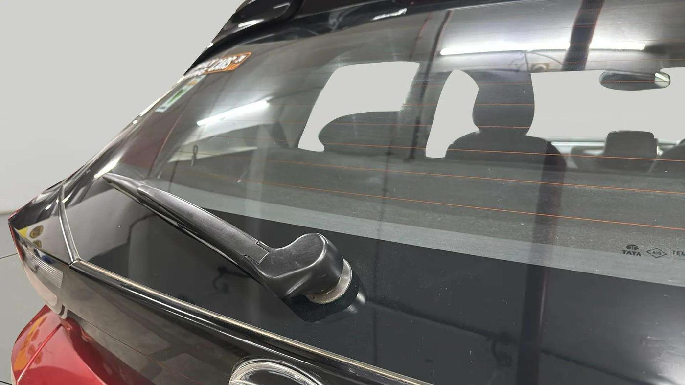 2023 Tata ALTROZ  XZ PLUS (S) , Diesel, Manual, 29,116 km, Rear Wiper
