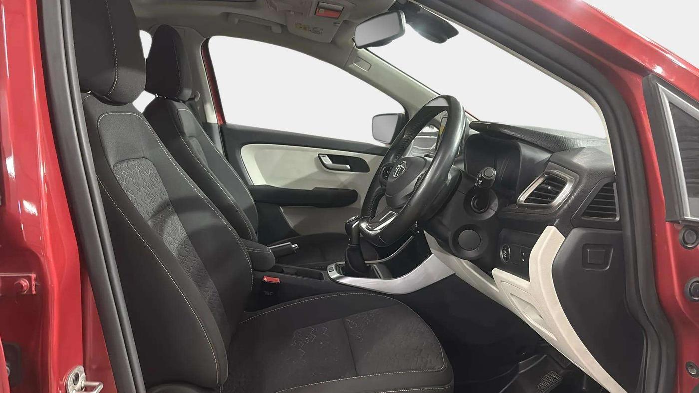 2023 Tata ALTROZ  XZ PLUS (S) , Diesel, Manual, 29,116 km, Right Side Front Door Cabin