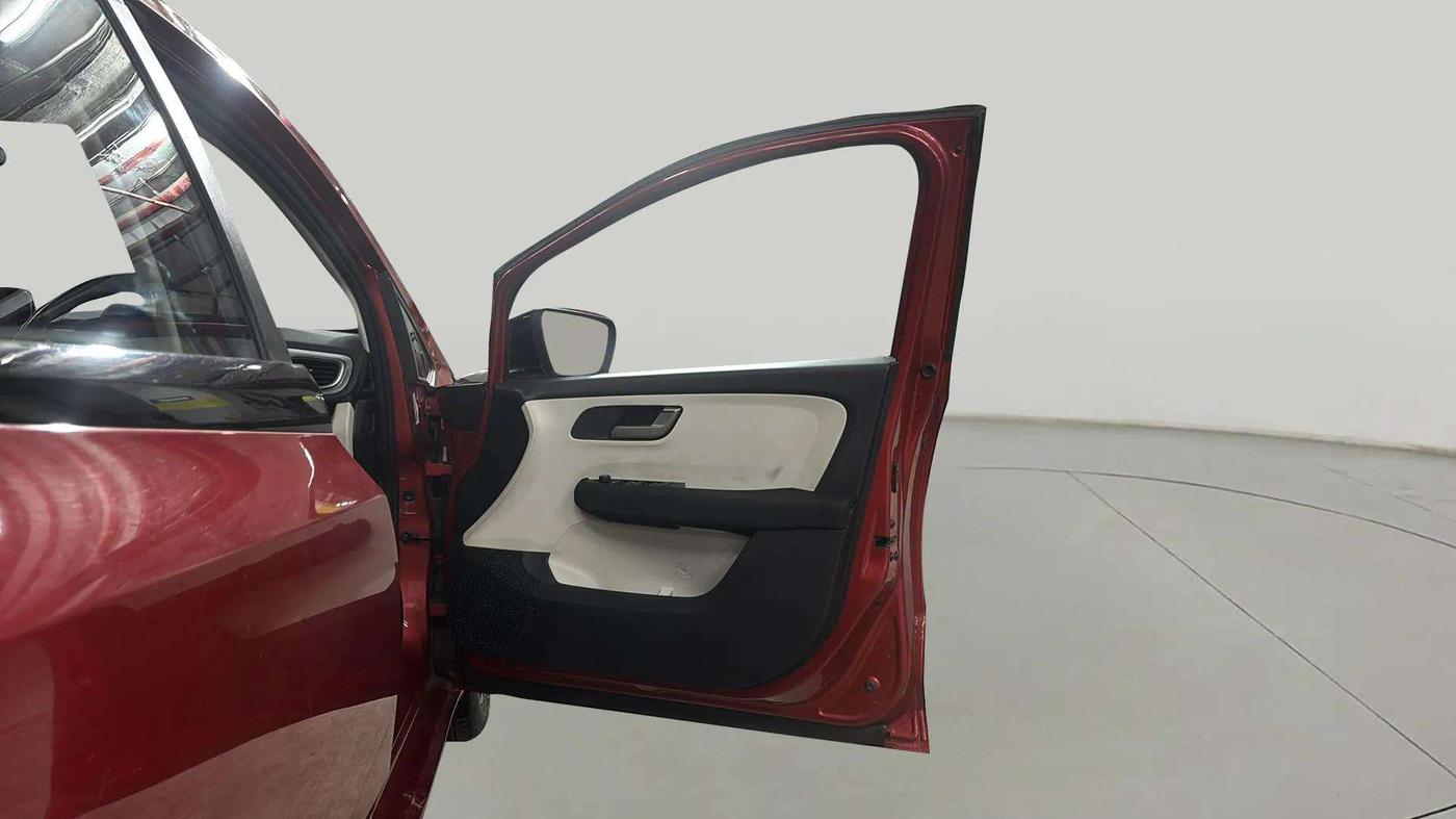 2023 Tata ALTROZ  XZ PLUS (S) , Diesel, Manual, 29,116 km, RHS Front Door