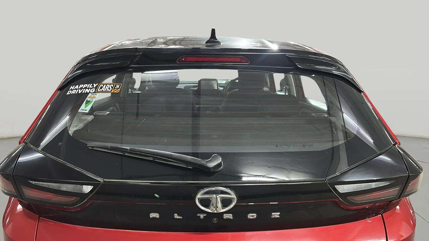 2023 Tata ALTROZ  XZ PLUS (S) , Diesel, Manual, 29,116 km, Rear Windshield