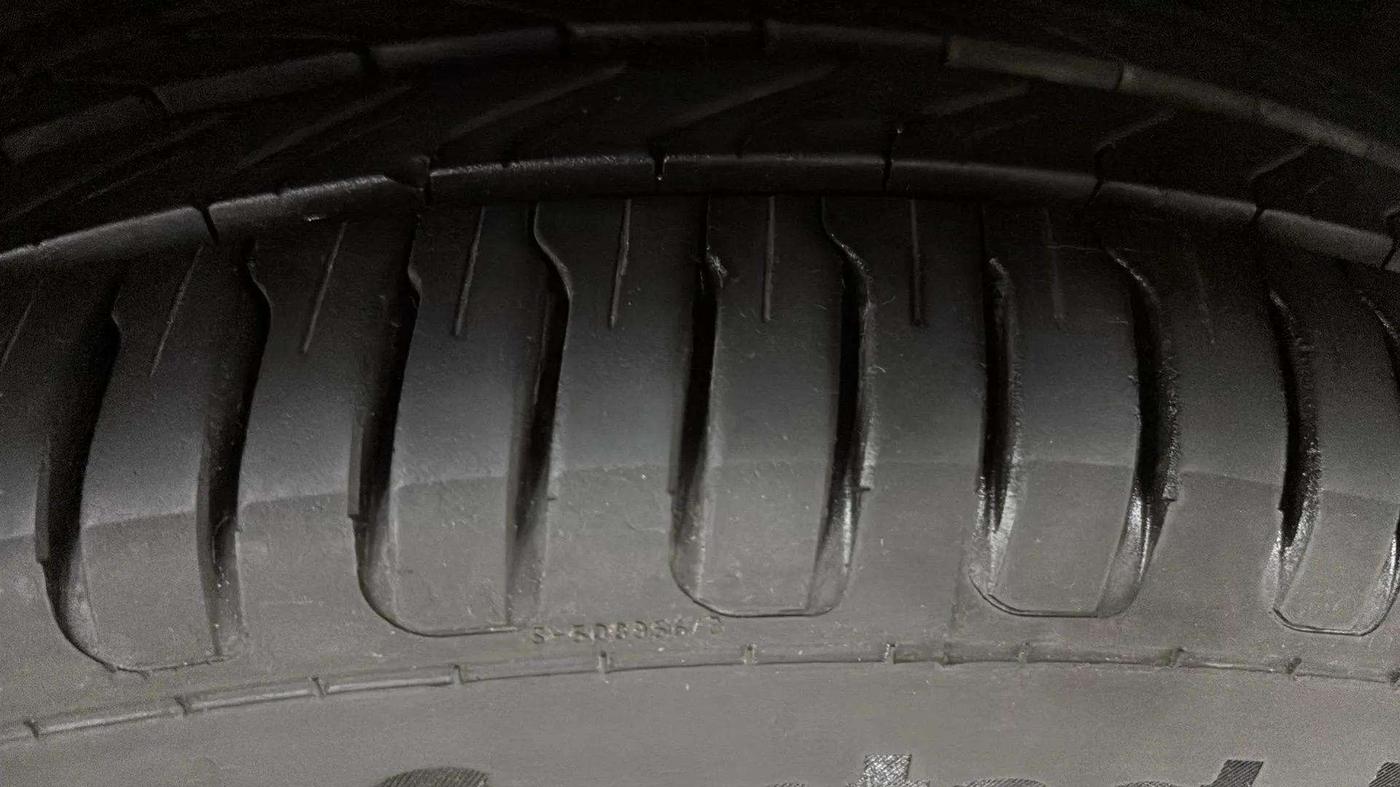 2023 Tata ALTROZ  XZ PLUS (S) , Diesel, Manual, 29,116 km, Right Front Tyre Tread