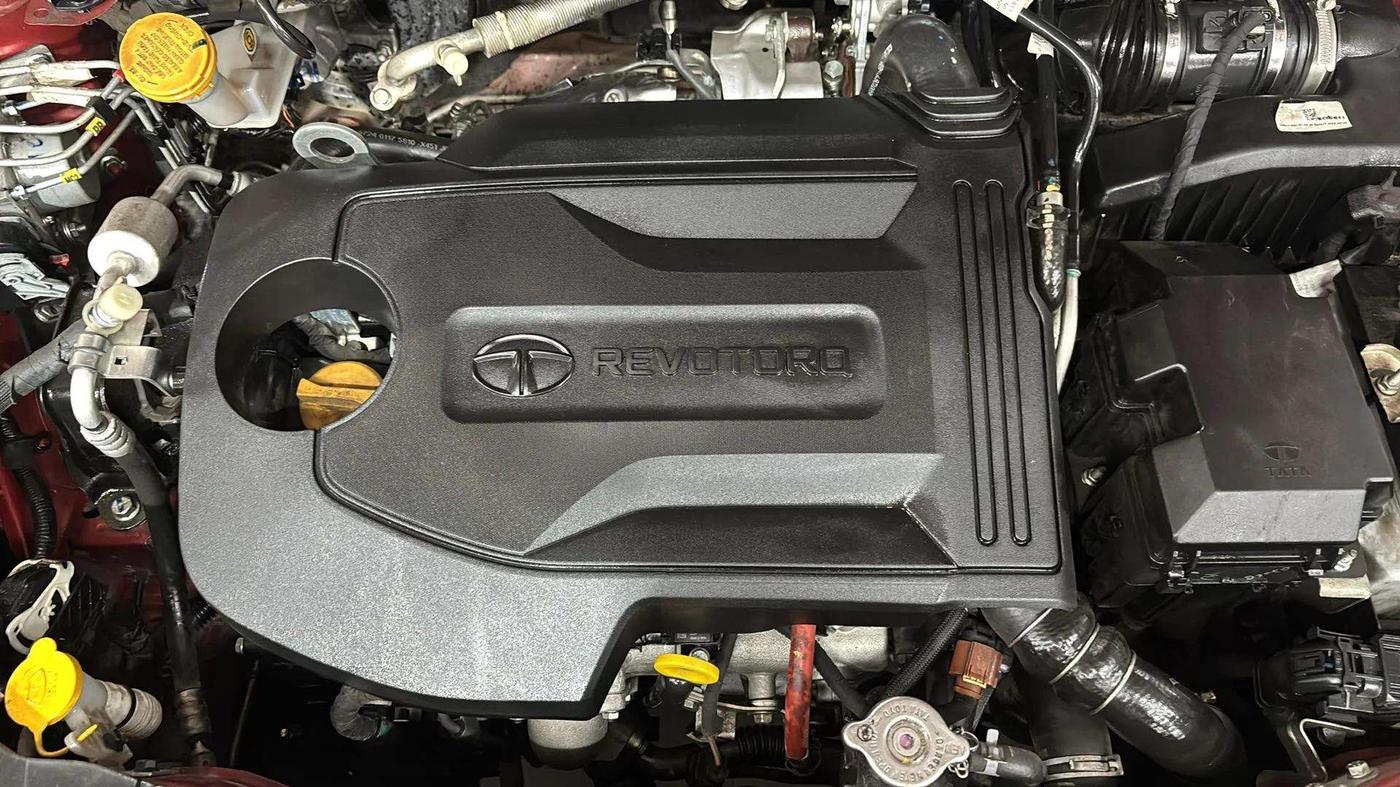 2023 Tata ALTROZ  XZ PLUS (S) , Diesel, Manual, 29,116 km, Engine View