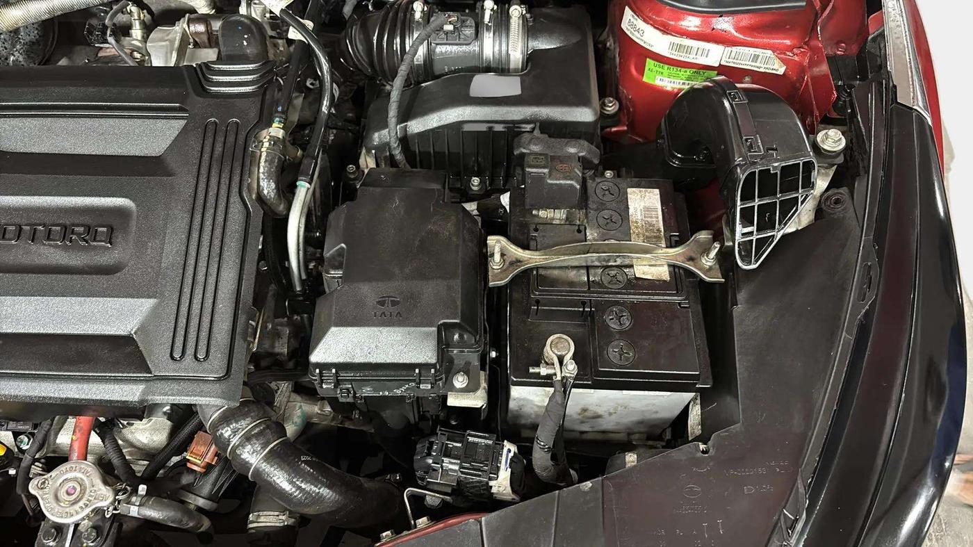 2023 Tata ALTROZ  XZ PLUS (S) , Diesel, Manual, 29,116 km, Engine View - Left