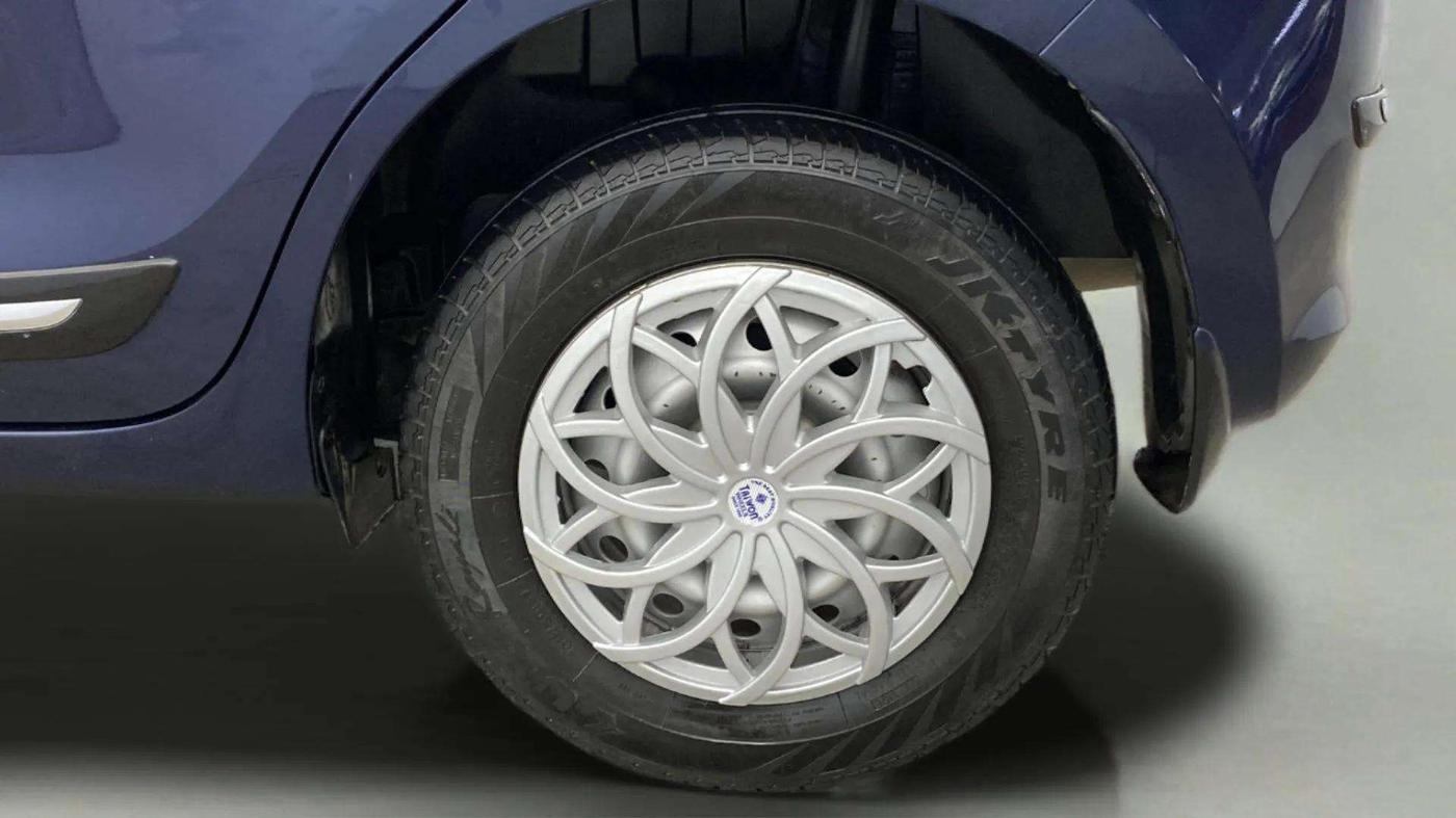 2022 Maruti Swift LXI, Petrol, Manual, 28,703 km, Left Rear Wheel