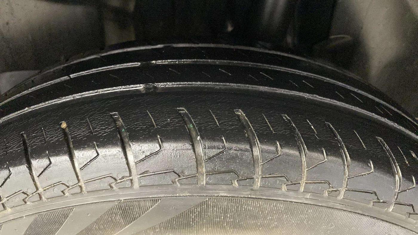 2022 Maruti Swift LXI, Petrol, Manual, 28,703 km, Left Rear Tyre Tread