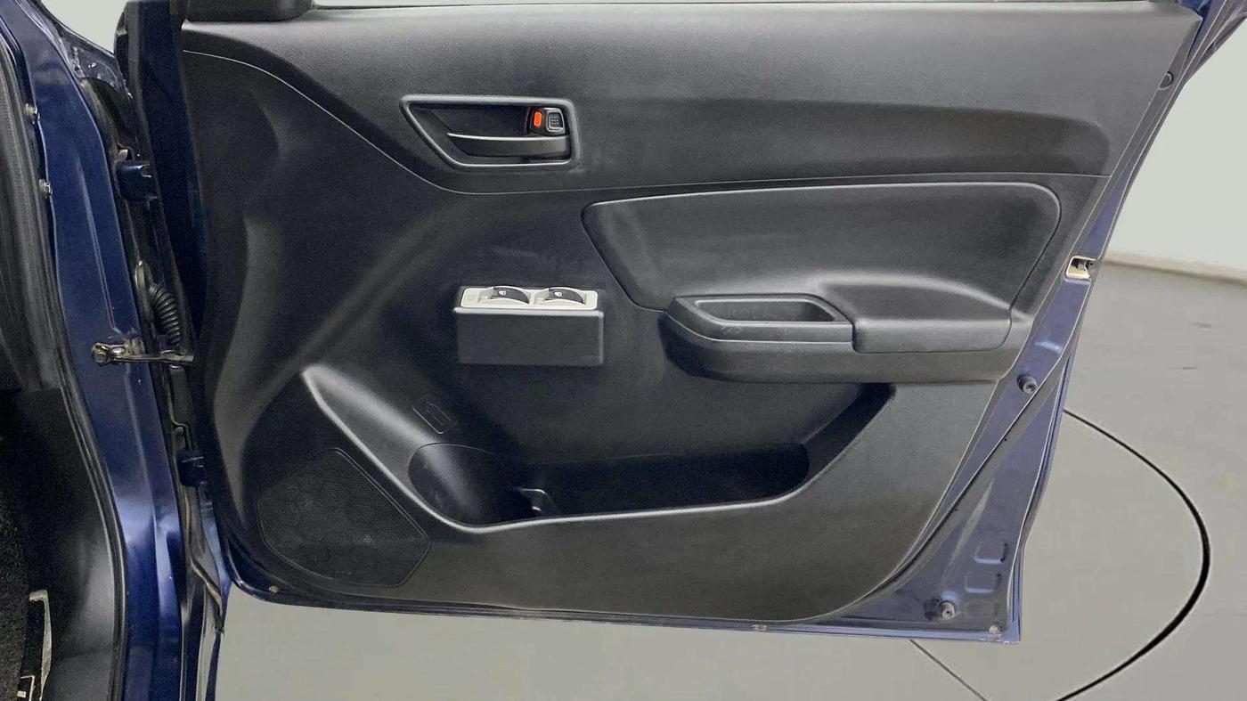 2022 Maruti Swift LXI, Petrol, Manual, 28,703 km, Driver Side Door Panels Control