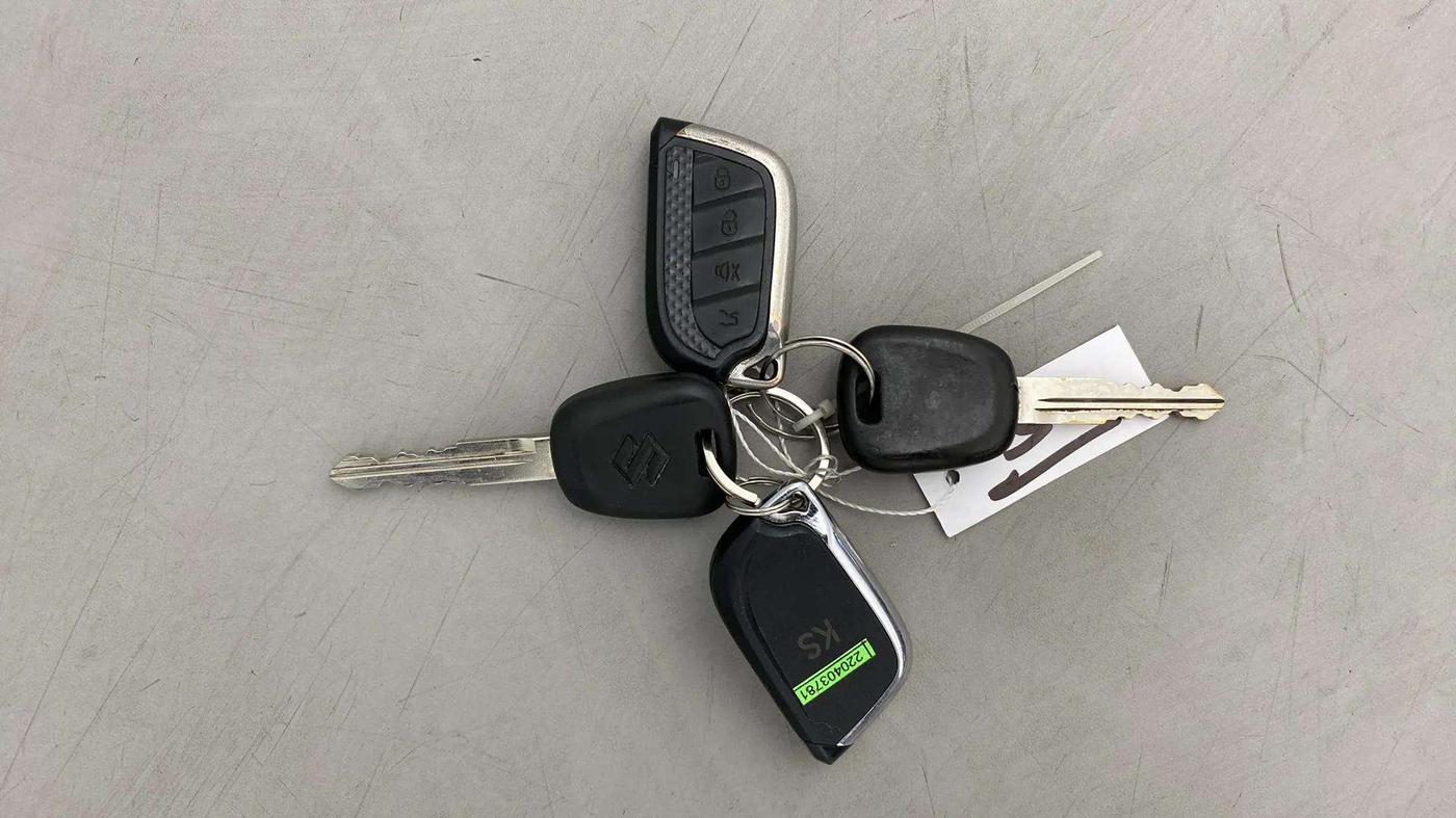 2022 Maruti Swift LXI, Petrol, Manual, 28,703 km, Key Close Up