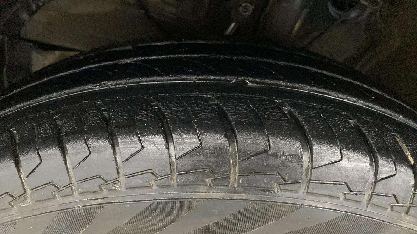 2022 Maruti Swift LXI, Petrol, Manual, 28,703 km, Left Front Tyre Tread
