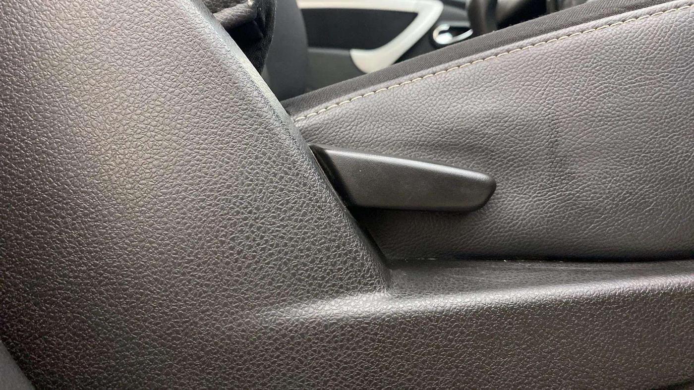 2018 Nissan Terrano  XL D Plus, Diesel, Manual, 38,640 km, Driver Side Adjustment Panel