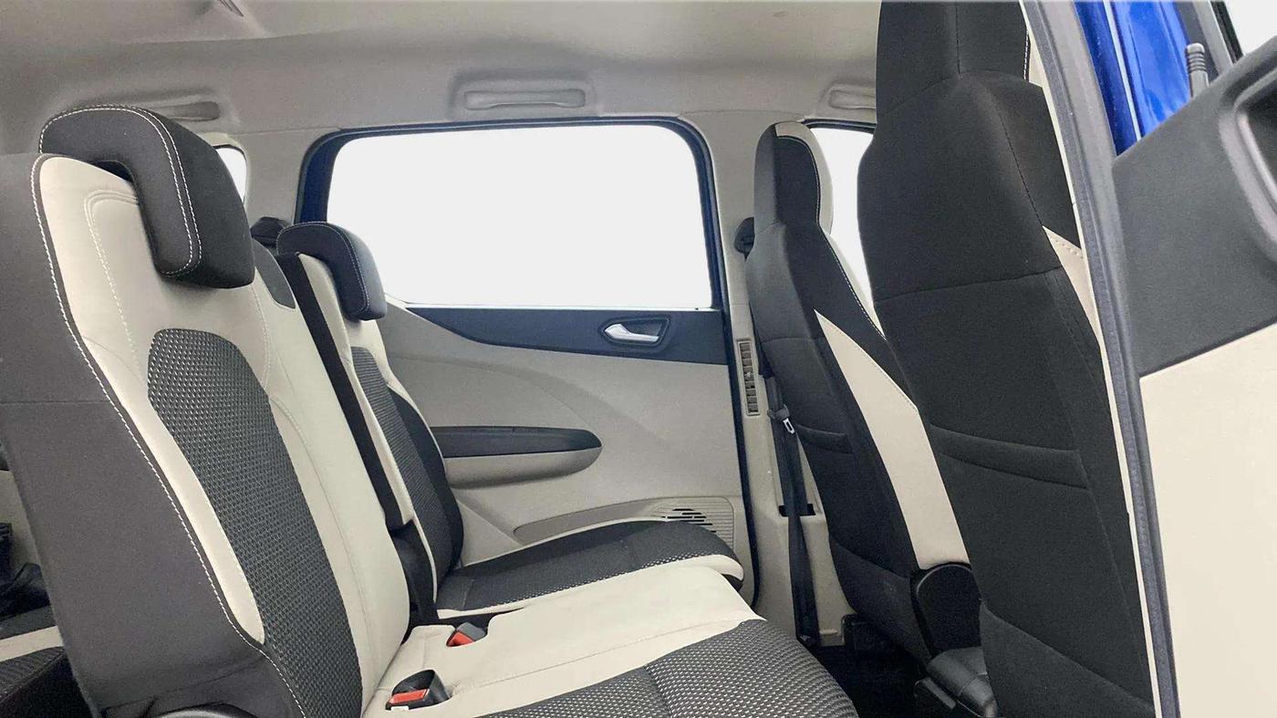 2022 Renault TRIBER RXZ AMT, Petrol, Automatic, 13,524 km, Right Side Rear Door Cabin