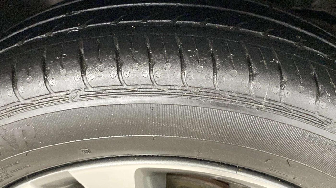 2022 Tata TIGOR XZA PLUS PETROL, CNG, Automatic, 12,218 km, Right Front Tyre Tread