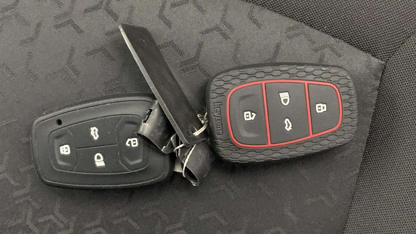 2022 Tata TIGOR XZA PLUS PETROL, CNG, Automatic, 12,218 km, Key Close Up