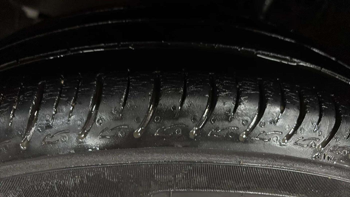 2017 Maruti Baleno DELTA CVT PETROL 1.2, Petrol, Automatic, 52,314 km, Left Front Tyre Tread