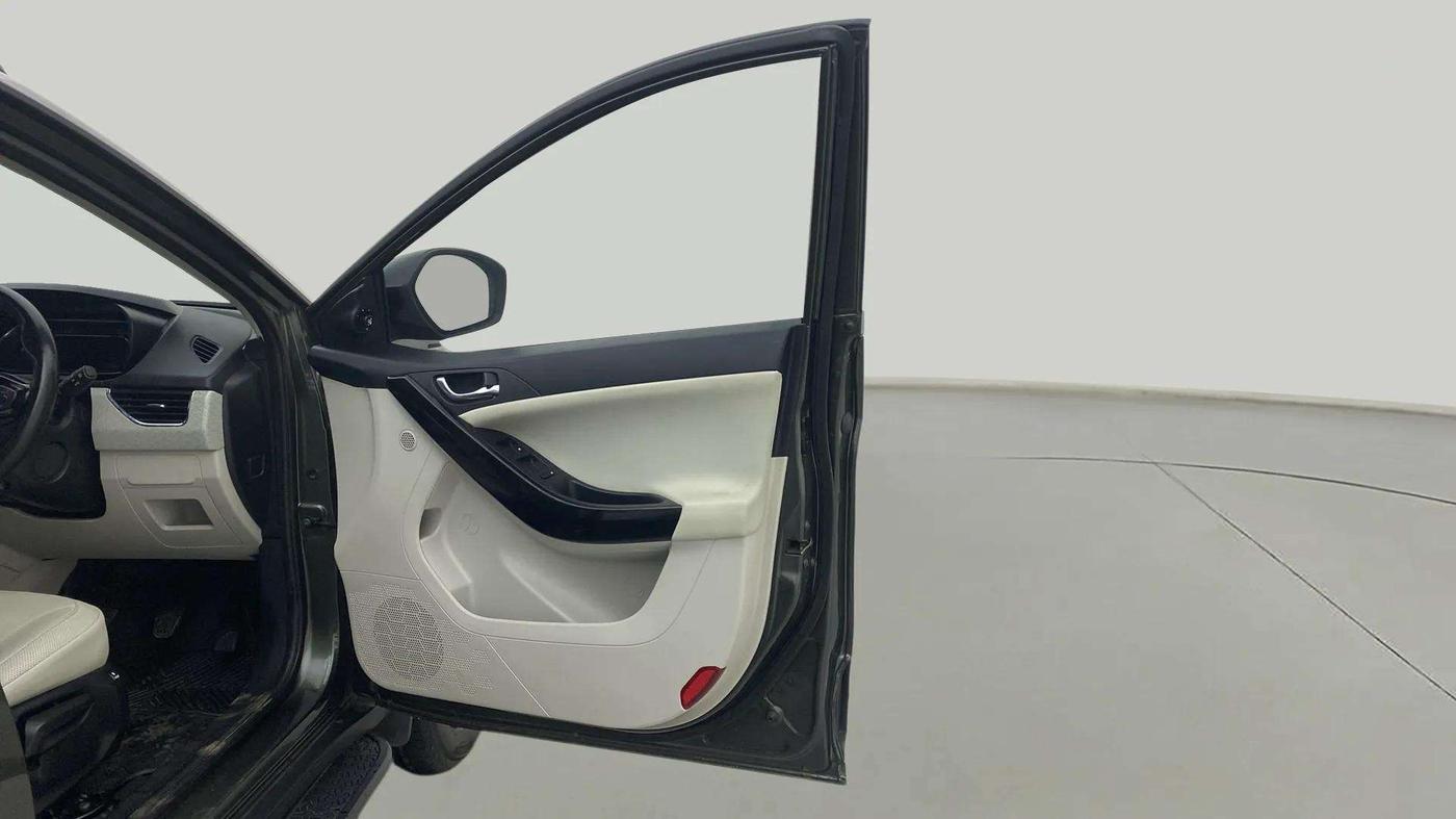 2023 Tata NEXON XZ PLUS LUXURY SUNROOF PETROL, Petrol, Manual, 26,848 km, RHS Front Door