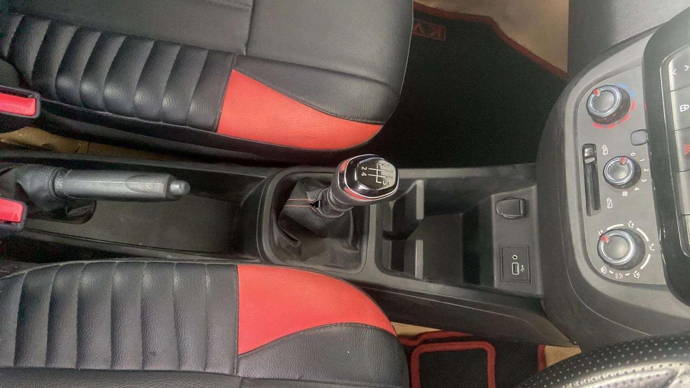 2020 Renault Kwid RXT 0.8, Petrol, Manual, 16,469 km, Gear Lever