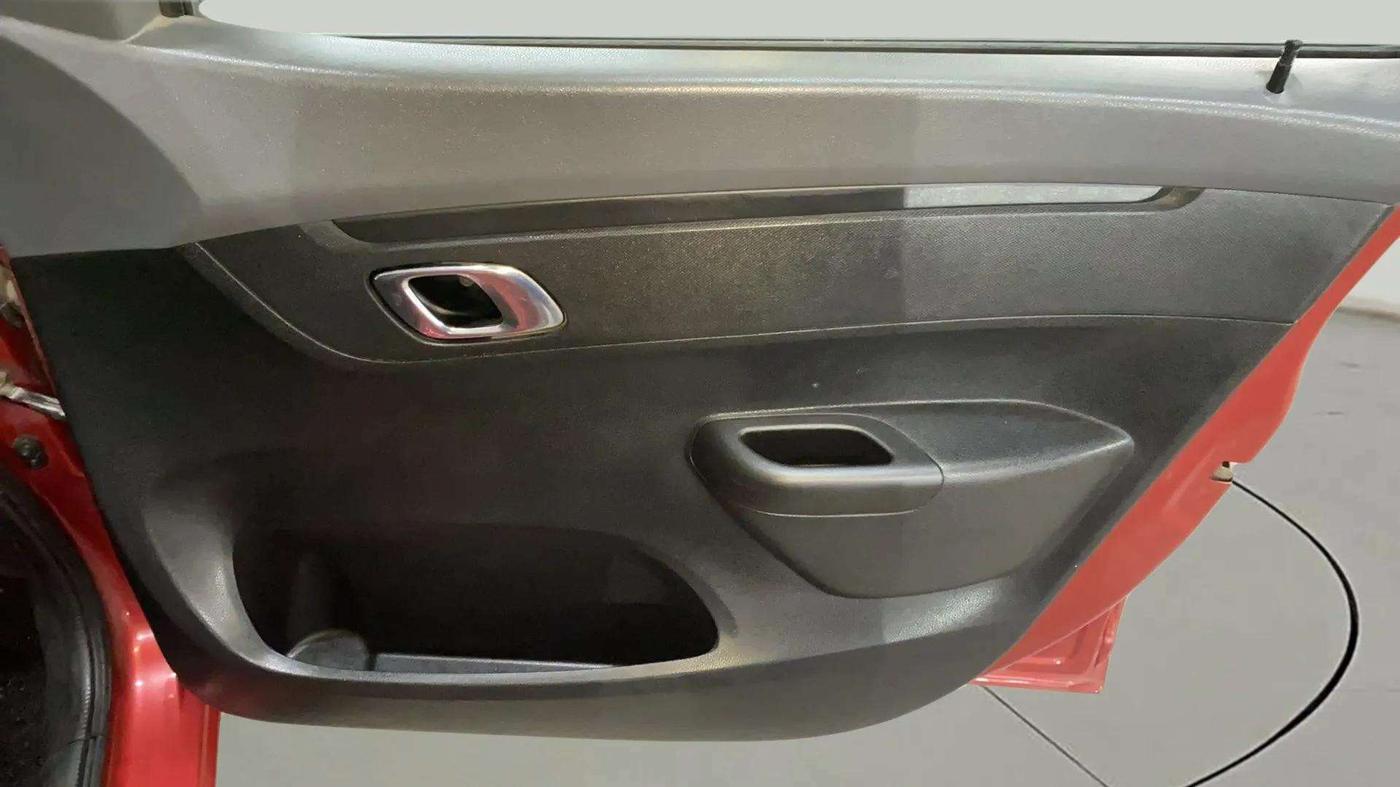 2019 Renault Kwid RXT 1.0 AMT (O), Petrol, Automatic, 18,486 km, Driver Side Door Panels Control