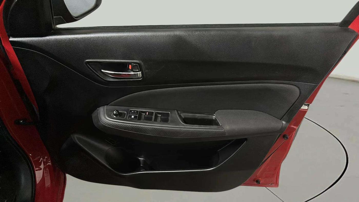 2018 Maruti Swift VXI AMT, Petrol, Automatic, 35,578 km, Driver Side Door Panels Control