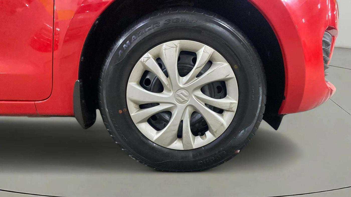 2018 Maruti Swift VXI AMT, Petrol, Automatic, 35,578 km, Right Front Wheel