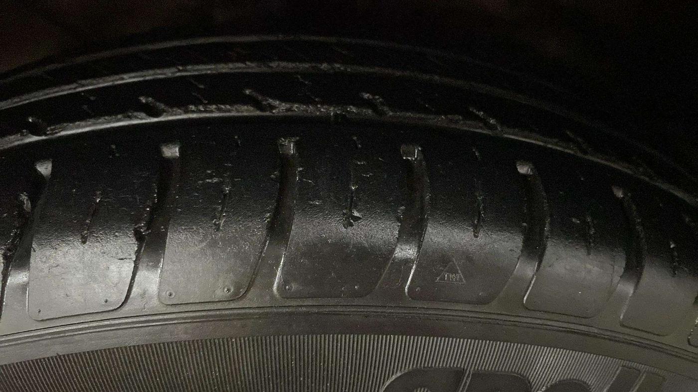 2018 Maruti Swift VXI AMT, Petrol, Automatic, 35,578 km, Right Front Tyre Tread