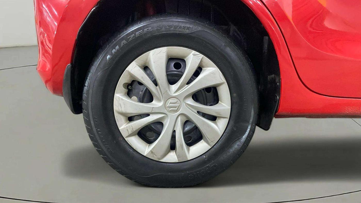 2018 Maruti Swift VXI AMT, Petrol, Automatic, 35,578 km, Right Rear Wheel