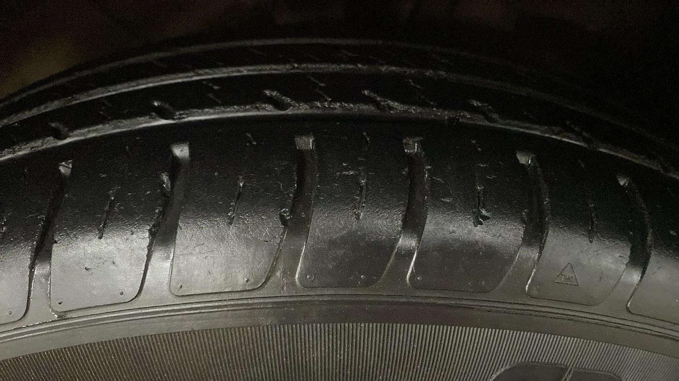 2018 Maruti Swift VXI AMT, Petrol, Automatic, 35,578 km, Left Front Tyre Tread
