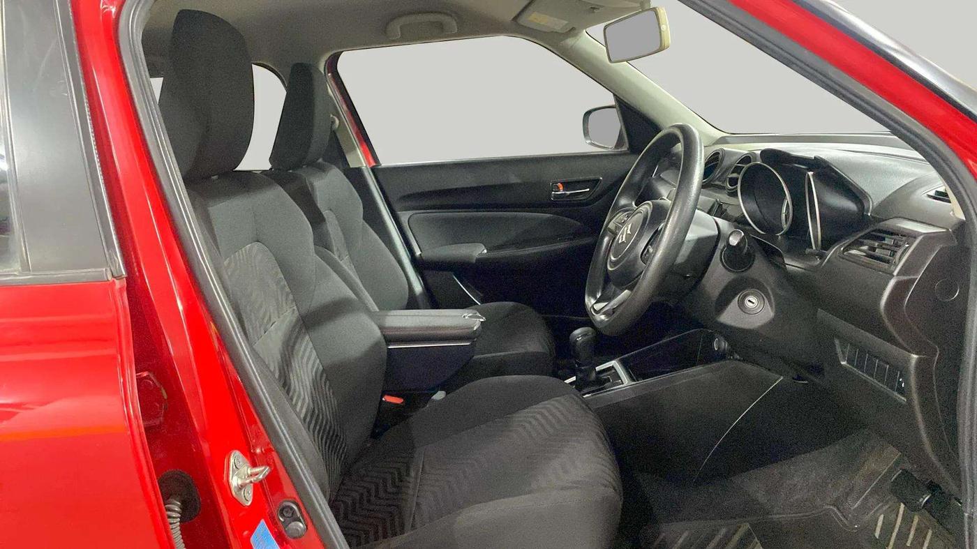 2018 Maruti Swift VXI AMT, Petrol, Automatic, 35,578 km, Right Side Front Door Cabin