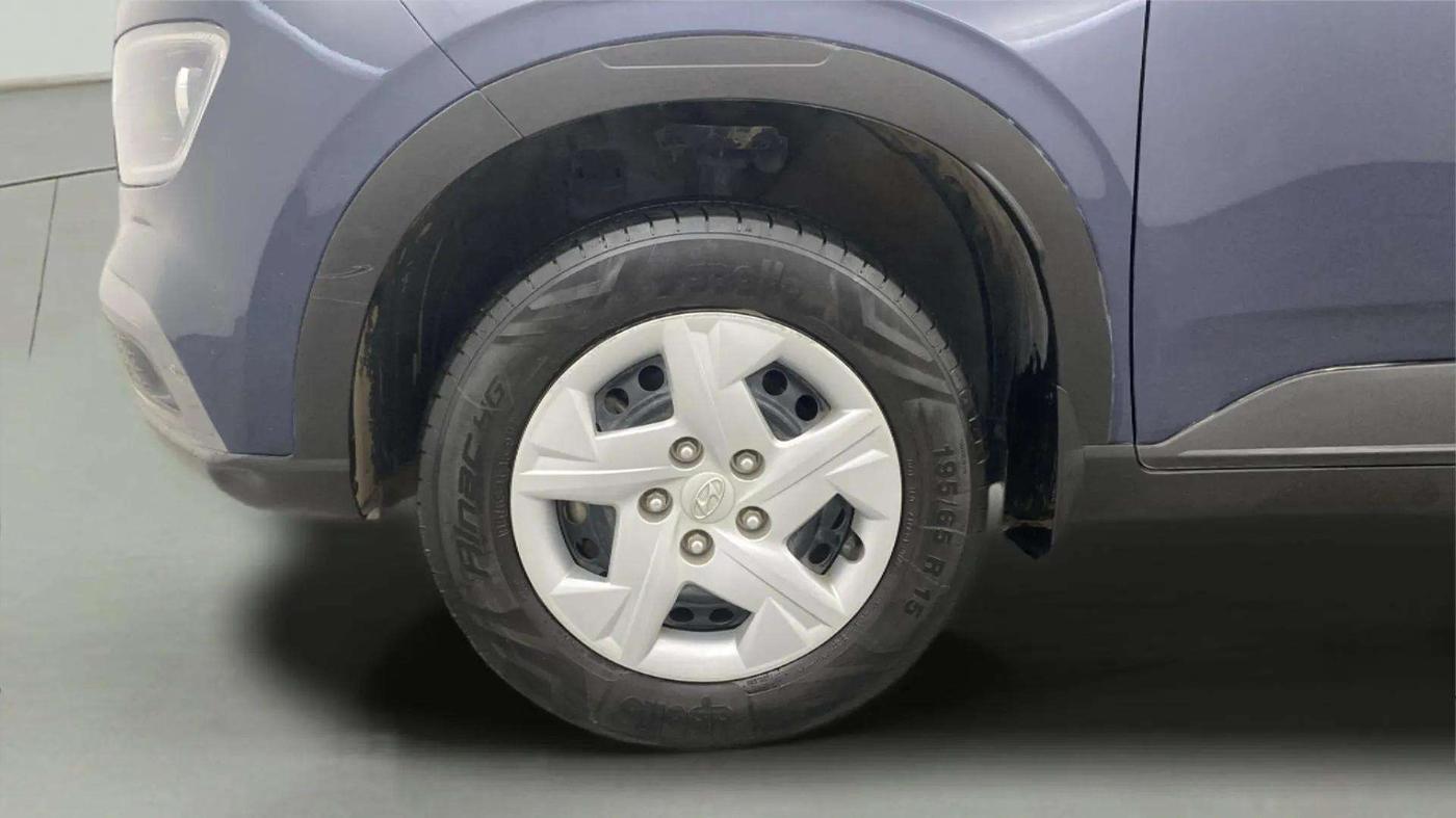 2022 Hyundai VENUE S 1.2, Petrol, Manual, 18,196 km, Left Front Wheel