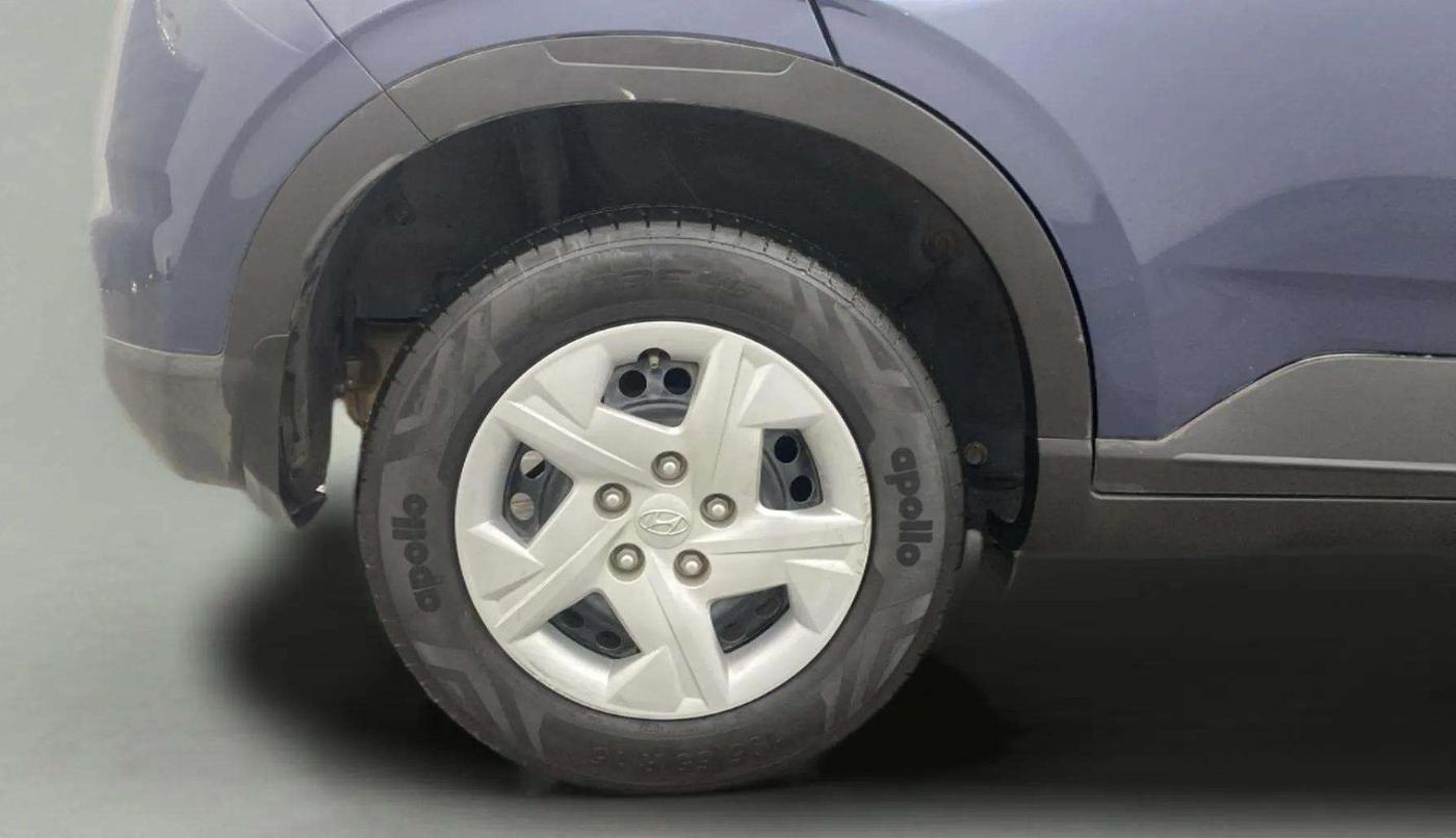 2022 Hyundai VENUE S 1.2, Petrol, Manual, 18,196 km, Right Rear Wheel