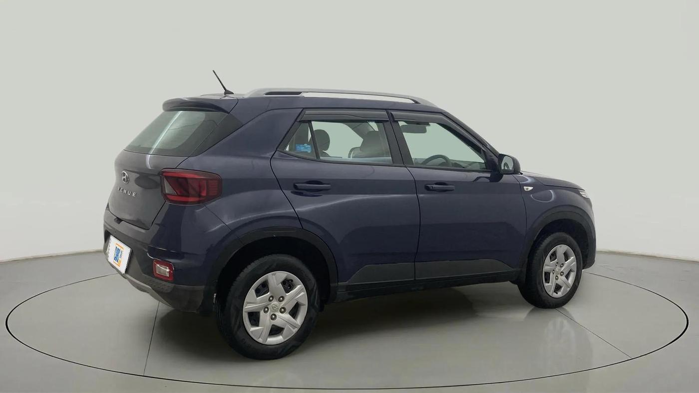 2022 Hyundai VENUE S 1.2, Petrol, Manual, 18,196 km, Right Back Diagonal