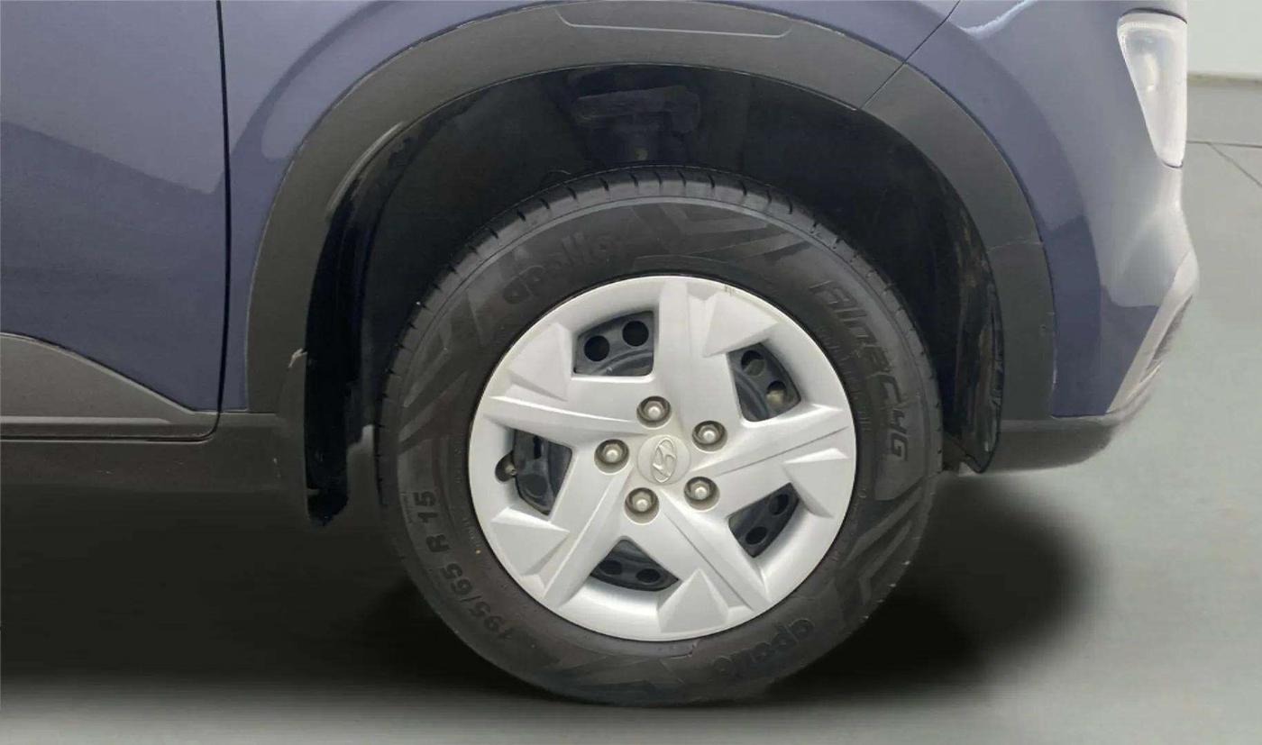 2022 Hyundai VENUE S 1.2, Petrol, Manual, 18,196 km, Right Front Wheel