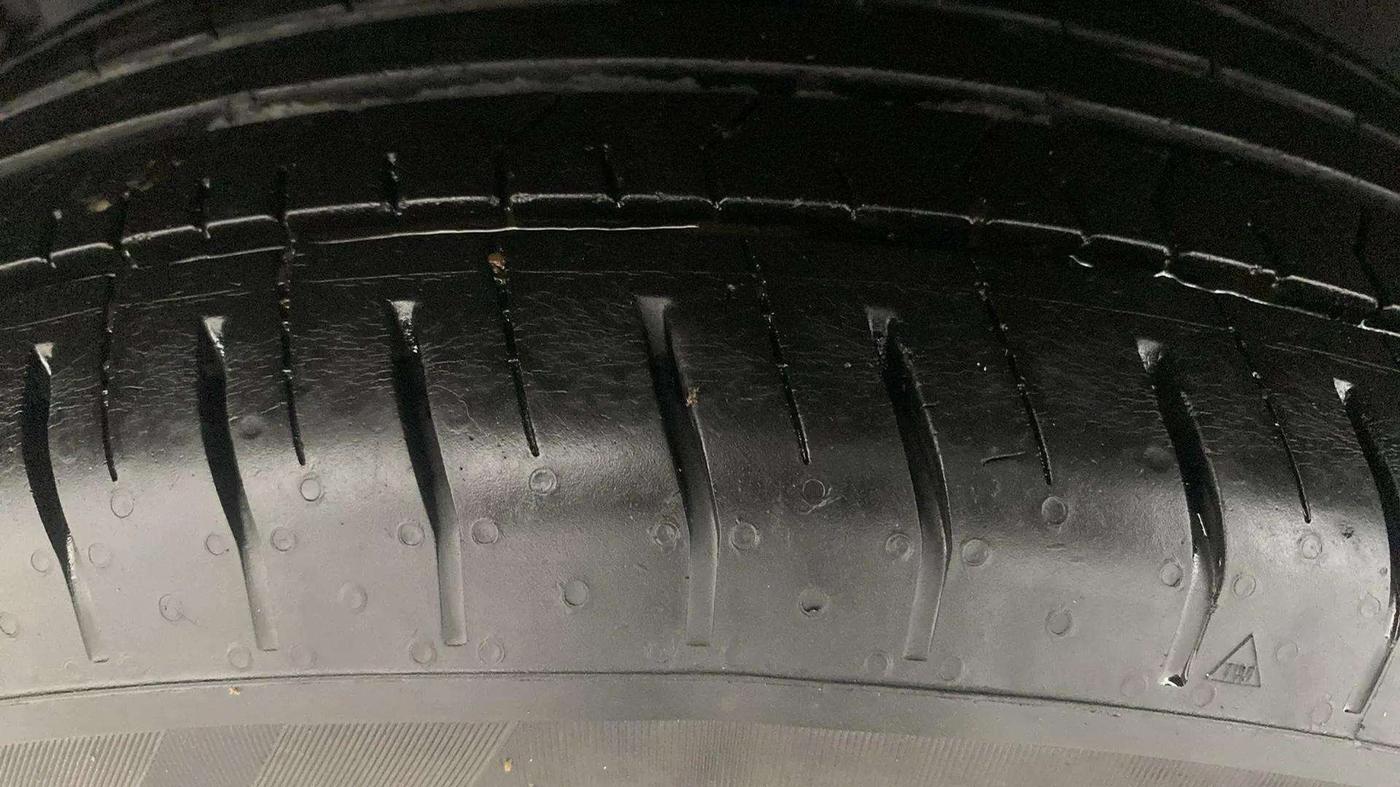 2022 Hyundai VENUE S 1.2, Petrol, Manual, 18,196 km, Right Rear Tyre Tread