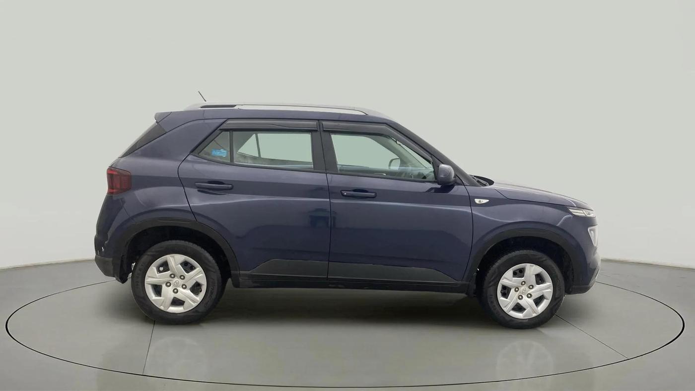 2022 Hyundai VENUE S 1.2, Petrol, Manual, 18,196 km, Right Side View