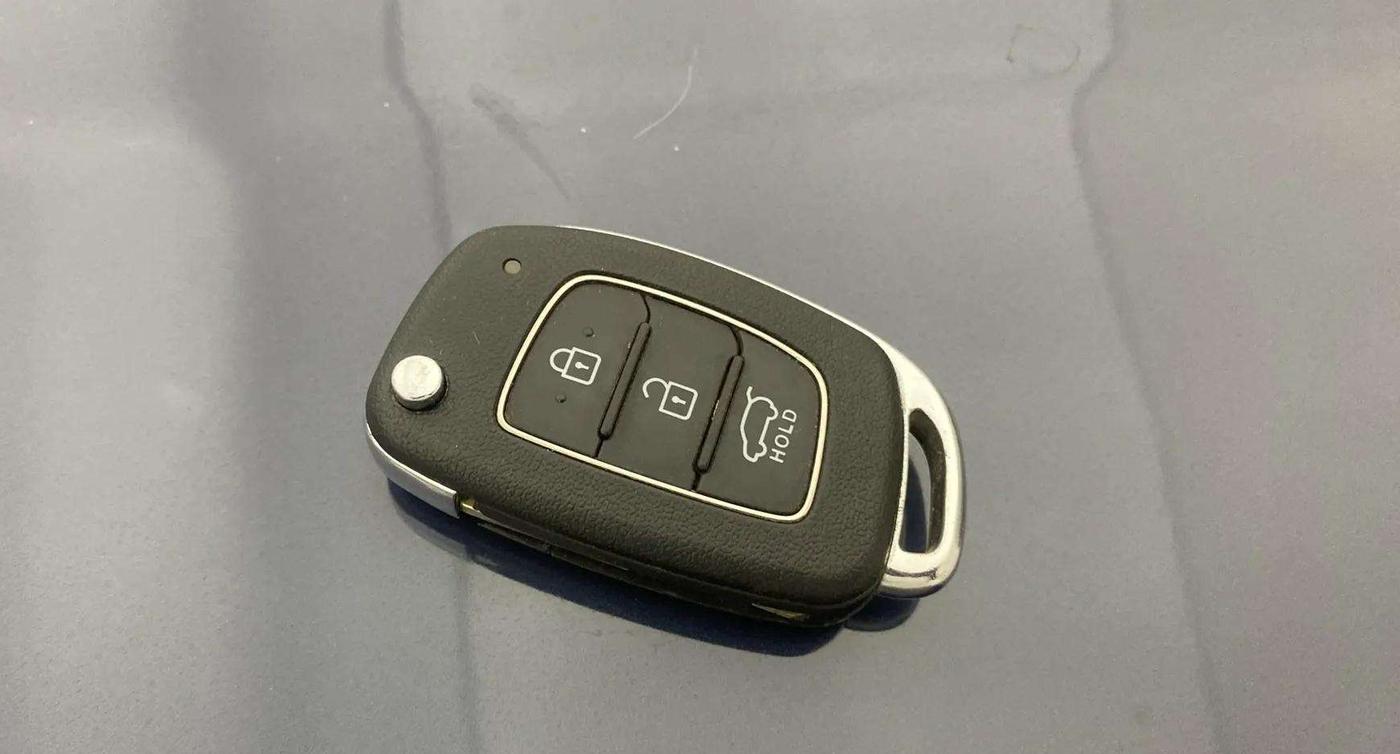 2022 Hyundai VENUE S 1.2, Petrol, Manual, 18,196 km, Key Close Up