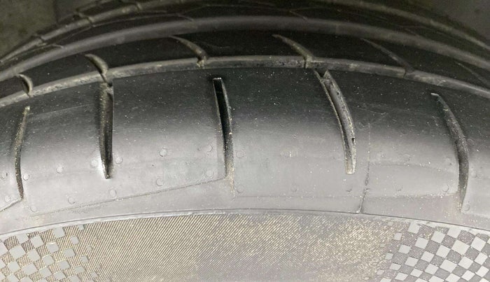 2020 Tata ALTROZ XZ PETROL, Petrol, Manual, 30,861 km, Right Front Tyre Tread