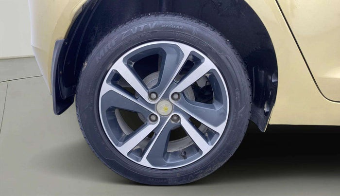 2020 Tata ALTROZ XZ PETROL, Petrol, Manual, 30,861 km, Right Rear Wheel
