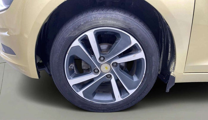 2020 Tata ALTROZ XZ PETROL, Petrol, Manual, 30,861 km, Left Front Wheel