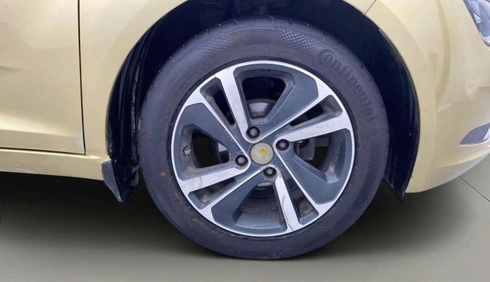 2020 Tata ALTROZ XZ PETROL, Petrol, Manual, 30,861 km, Right Front Wheel