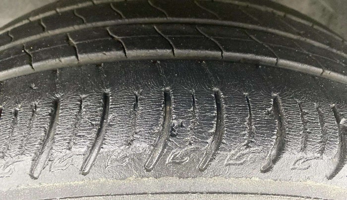 2020 Tata ALTROZ XZ PETROL, Petrol, Manual, 30,861 km, Left Front Tyre Tread