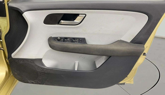 2020 Tata ALTROZ XZ PETROL, Petrol, Manual, 30,861 km, Driver Side Door Panels Control