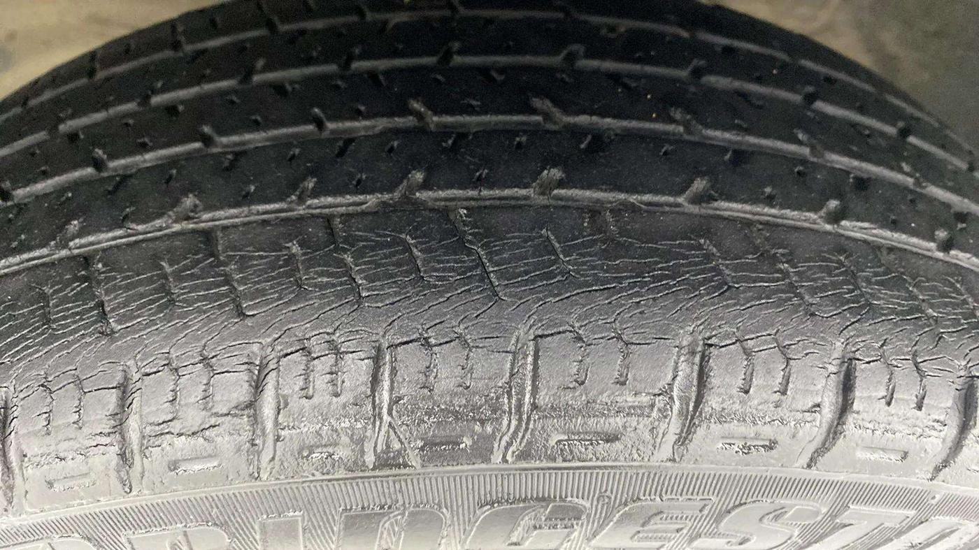 2015 Maruti Alto K10 VXI AMT, Petrol, Automatic, 52,060 km, Left Front Tyre Tread