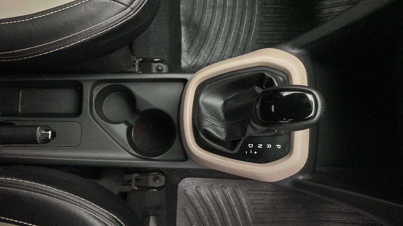 2018 Hyundai Grand i10 SPORTZ AT 1.2 KAPPA VTVT, Petrol, Automatic, 32,373 km, Gear Lever