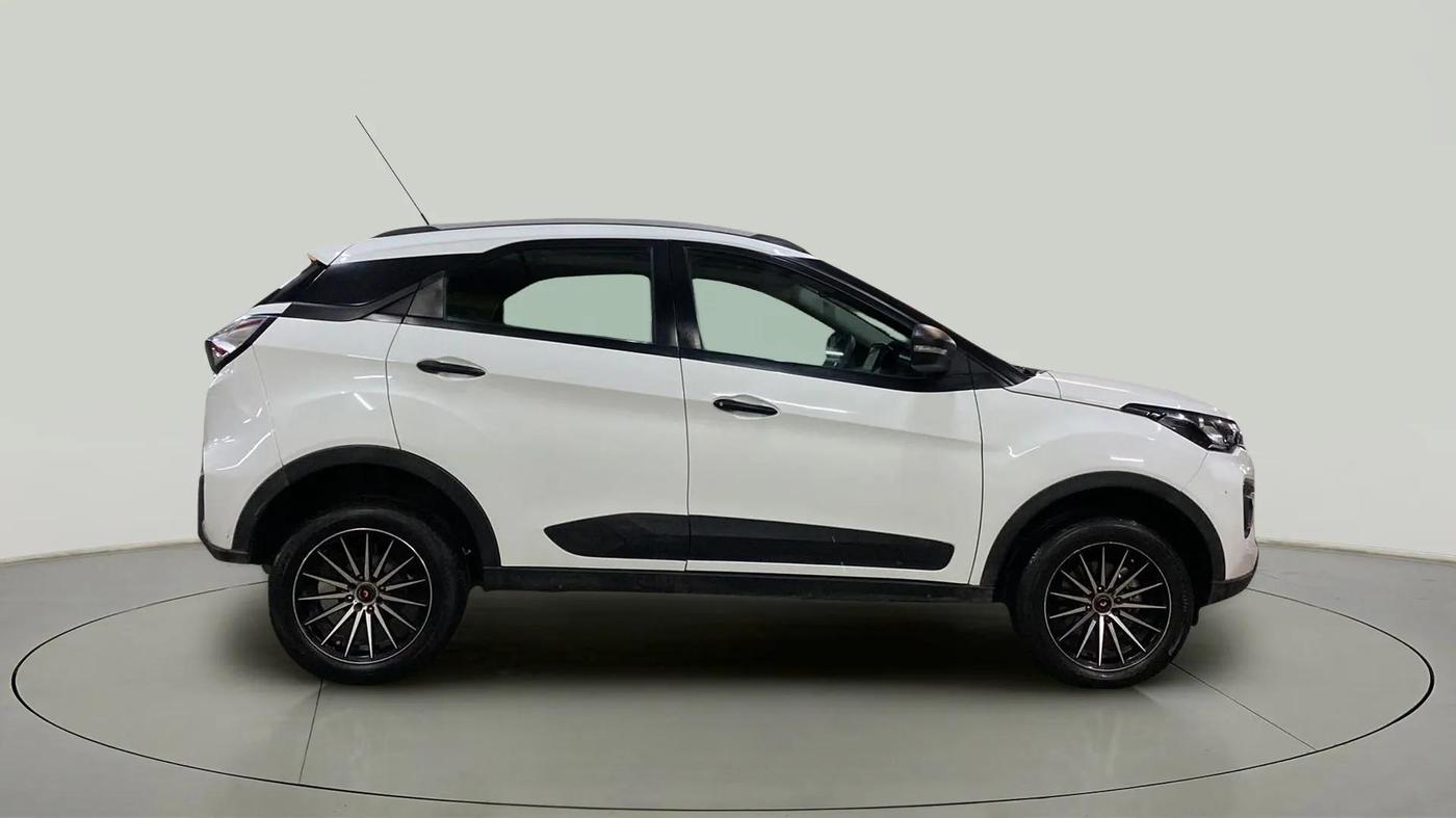 2023 Tata NEXON XMA SUNROOF PETROL, Petrol, Automatic, 36,613 km, Right Side View