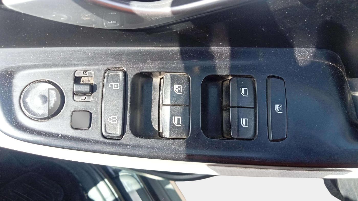 2022 Hyundai Creta SX 1.5 DIESEL, Diesel, Manual, 1,05,406 km, Driver Side Door Panels Control