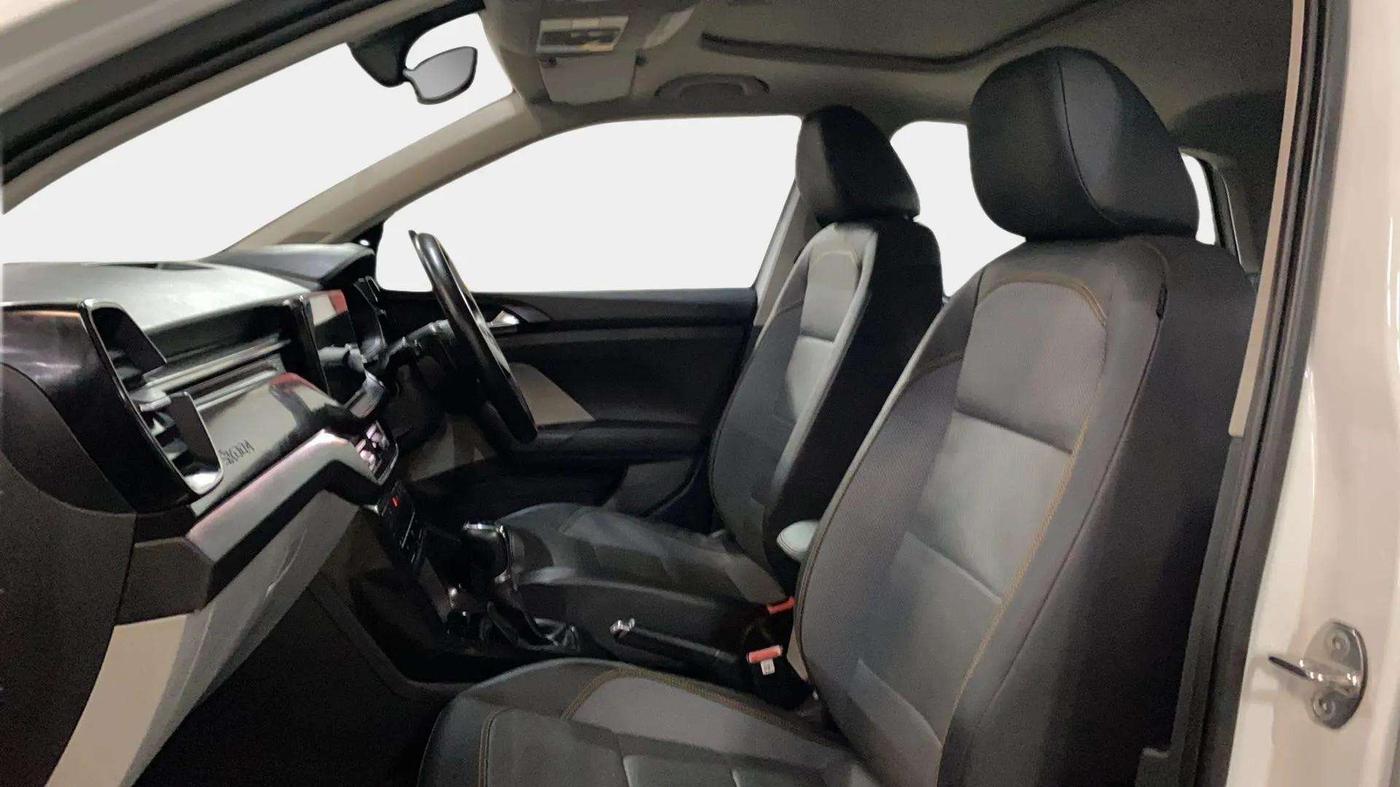 2022 Skoda KUSHAQ STYLE 1.0L TSI AT, Petrol, Automatic, 50,810 km, Right Side Front Door Cabin