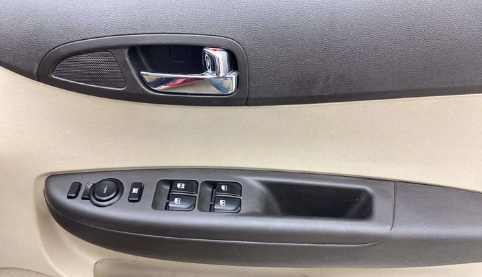 2014 Hyundai i20 SPORTZ 1.4 CRDI, Diesel, Manual, 86,978 km, Driver Side Door Panels Control